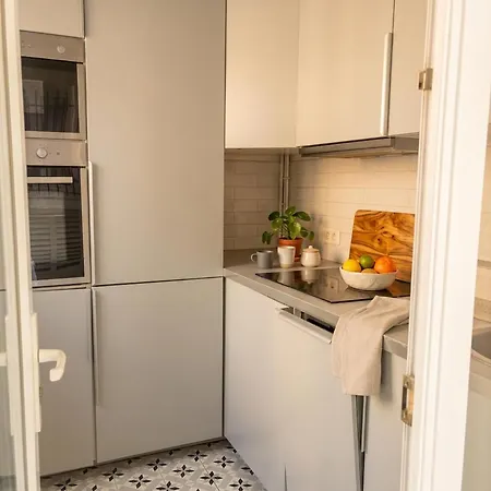 La Perle Du 16eme - 2 Pers - Lumineux - Cour Privative
